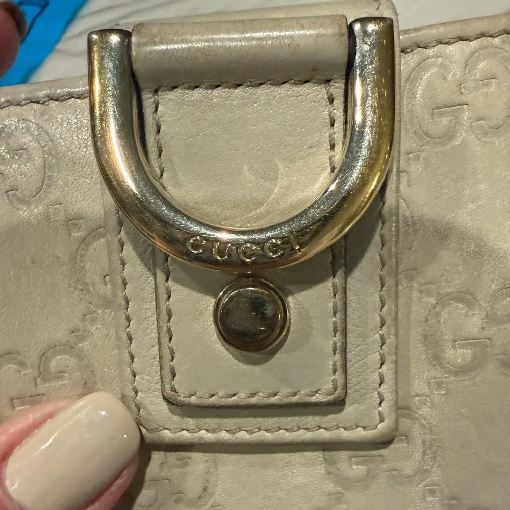 Gucci Beige GG Embossed Leather Bifold Wallet Gold D-Clasp Vintage Authentic